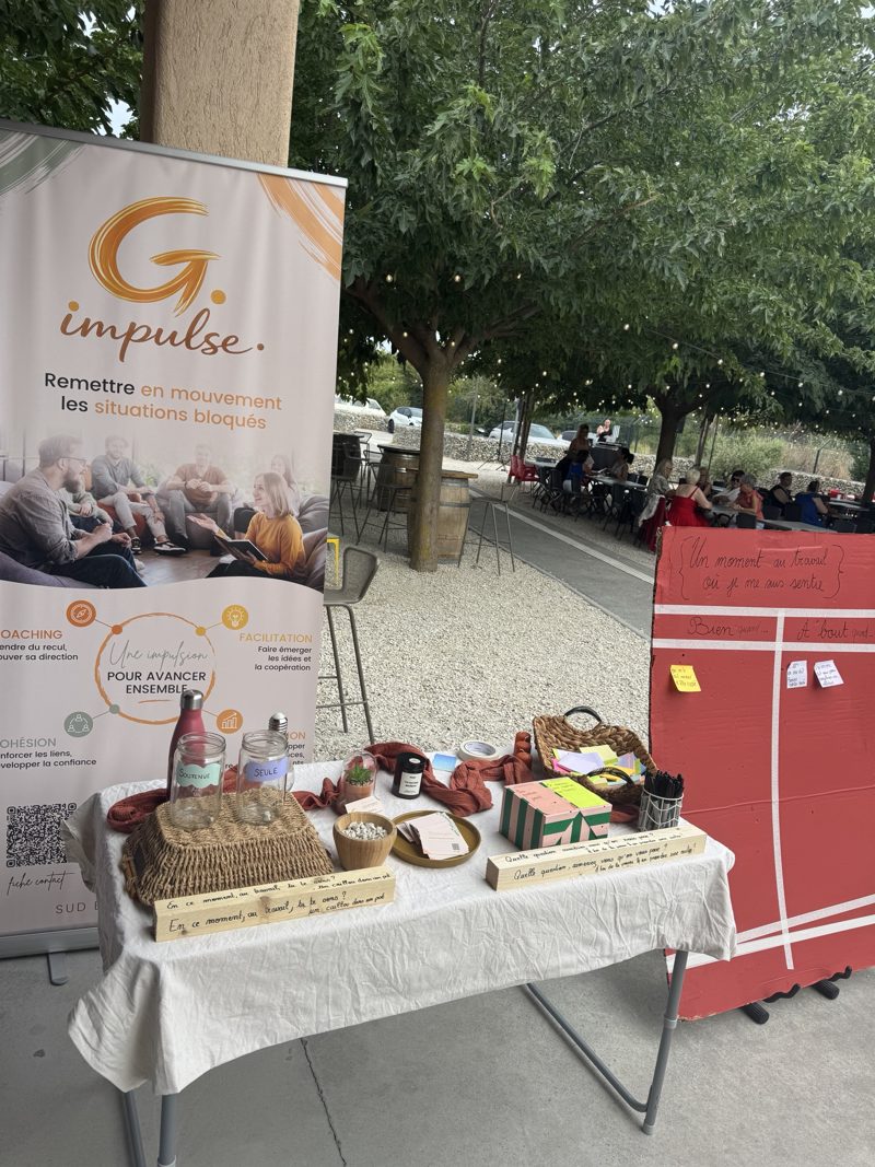 Atelier G Impulse en extérieur, à côté de la bâche G Impulse